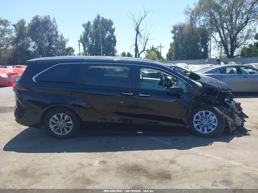 TOYOTA SIENNA - zdjęcie 13