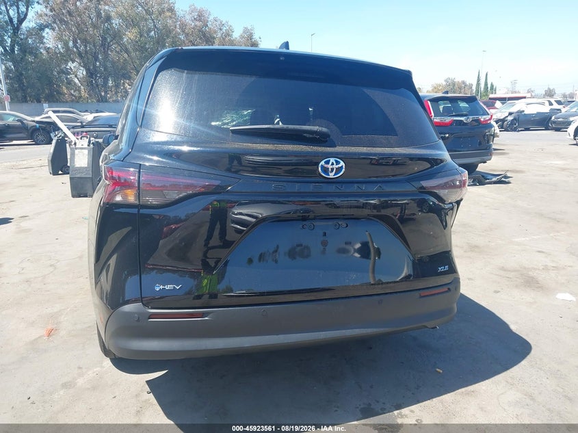 TOYOTA SIENNA - zdjęcie 16