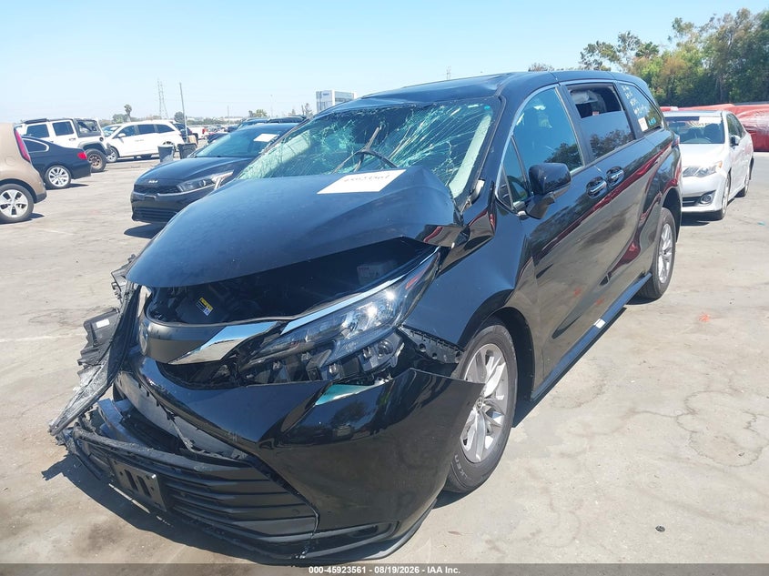 TOYOTA SIENNA - zdjęcie 18