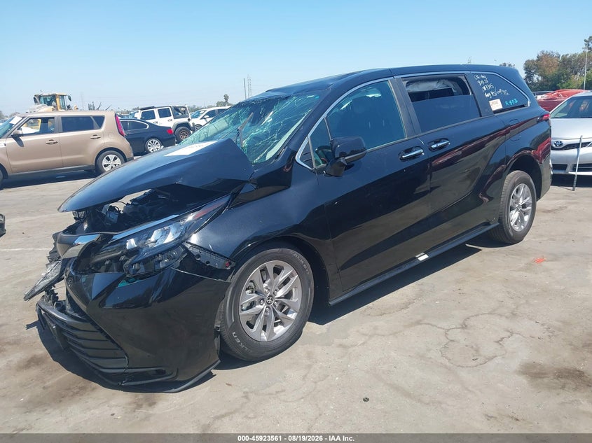 TOYOTA SIENNA - zdjęcie 2