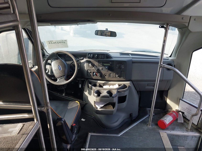 2013 FORD E-350 CUTAWAY auction photo 6