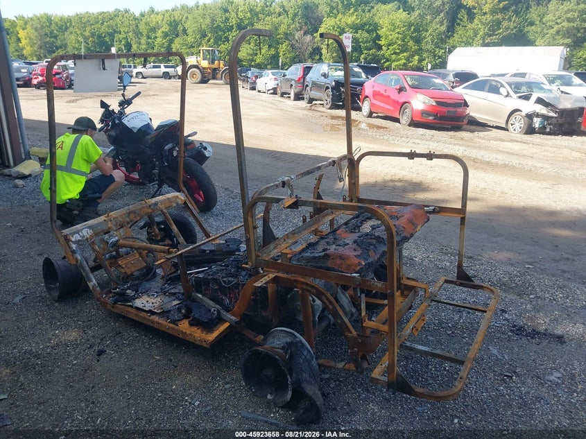 2013 E-Z GO GOLF CART auction photo 3