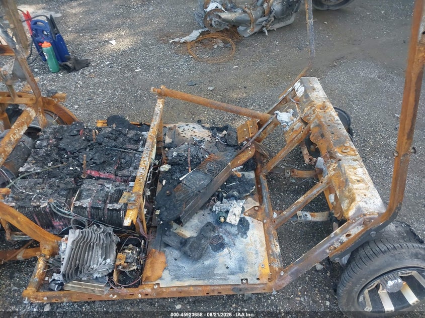 2013 E-Z GO GOLF CART auction photo 5