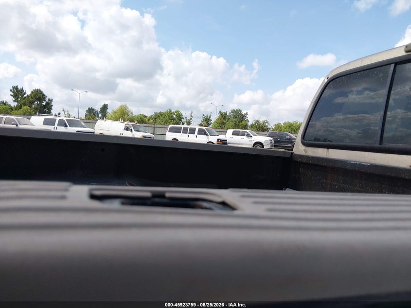 2000 FORD F-350 auction photo 6