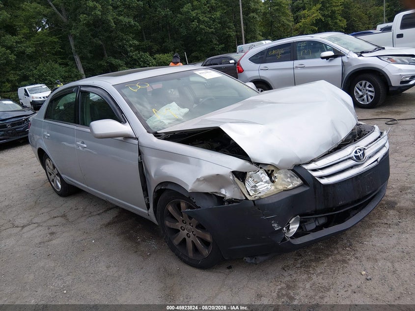 2005 TOYOTA AVALON auction photo 1