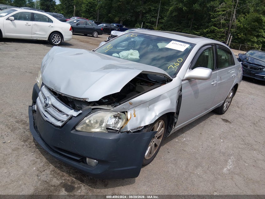 2005 TOYOTA AVALON auction photo 2