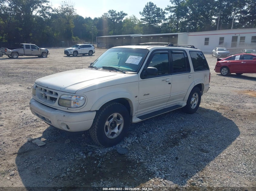 2000 Ford Explorer, Front End, IAAI, VIN 1FMDU65P5YZB29093 — photo 2