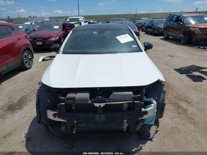 MERCEDES-BENZ CLA 250 COUPE - zdjęcie 12