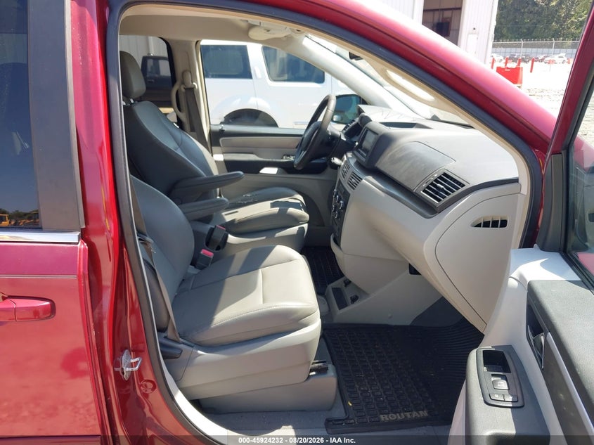 2012 VOLKSWAGEN ROUTAN auction photo 5