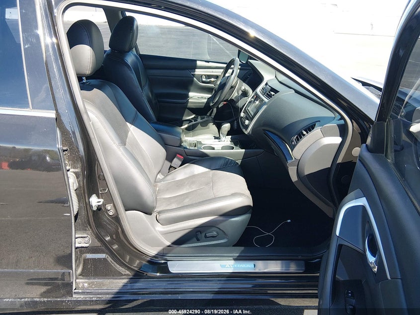 2017 NISSAN ALTIMA auction photo 5