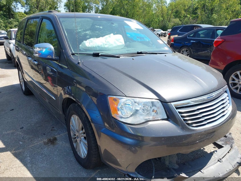 2015 CHRYSLER TOWN & COUNTRY auction photo 1
