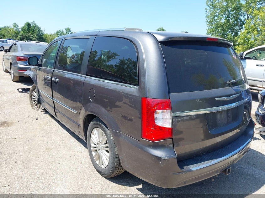 2015 CHRYSLER TOWN & COUNTRY auction photo 3