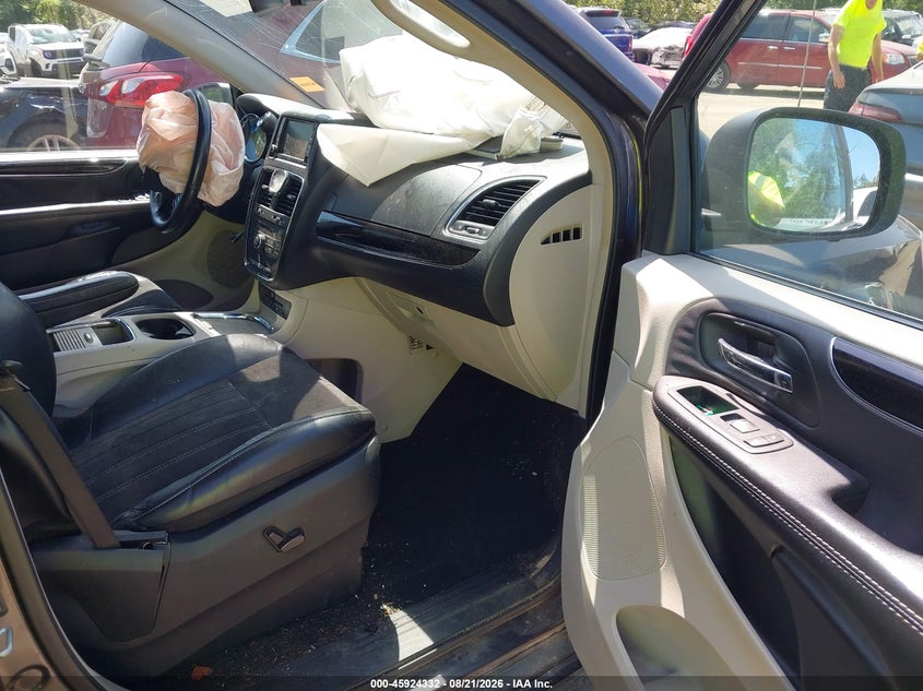 2015 CHRYSLER TOWN & COUNTRY auction photo 5
