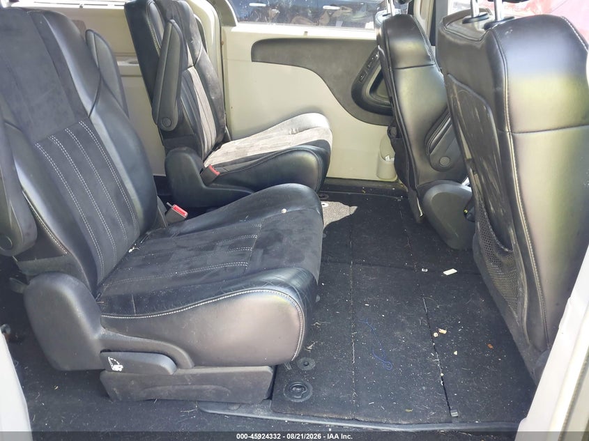 2015 CHRYSLER TOWN & COUNTRY auction photo 8