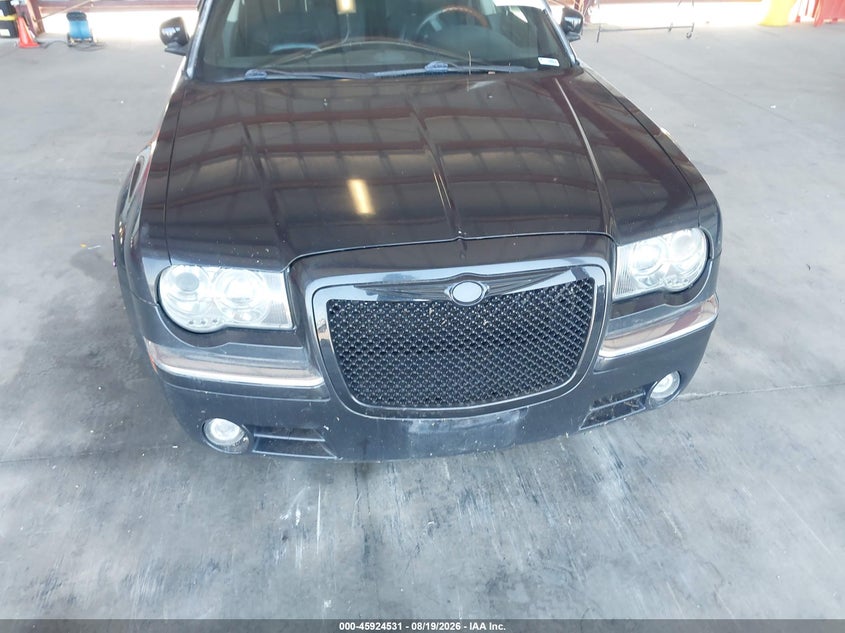 2010 CHRYSLER 300C auction photo 6