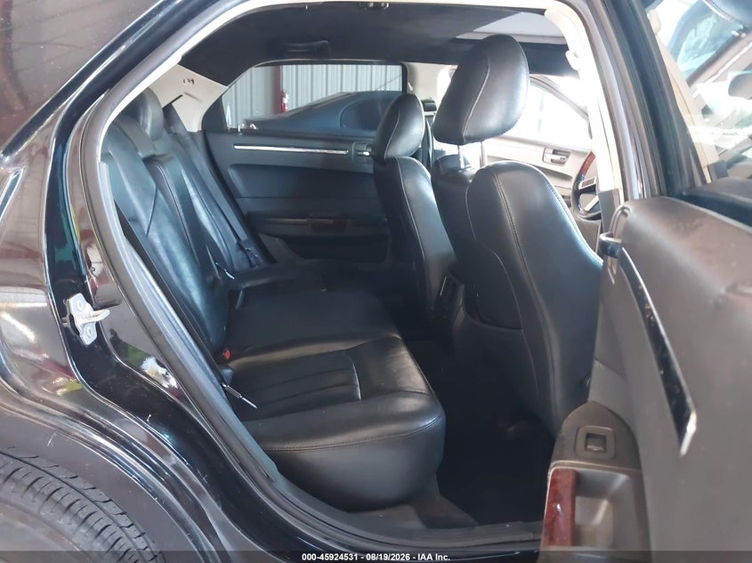 2010 CHRYSLER 300C auction photo 8