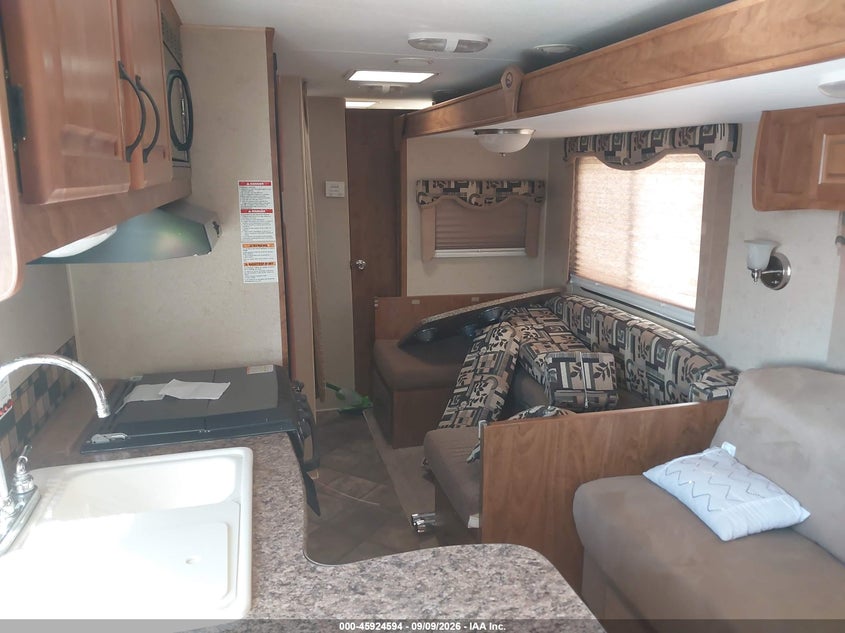 2013 OUTDOORS RV CREEK SIDE auction photo 5