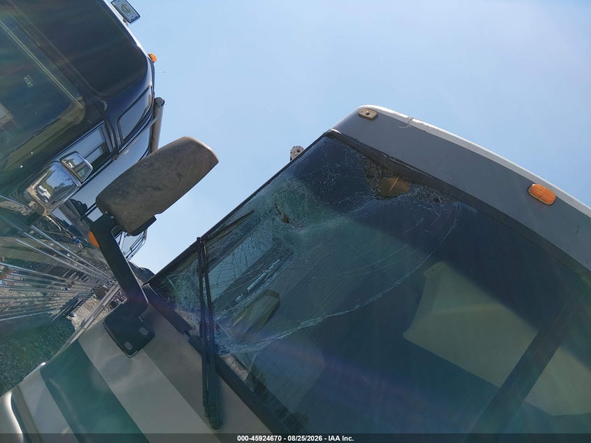 2004 FREIGHTLINER CHASSIS auction photo 6