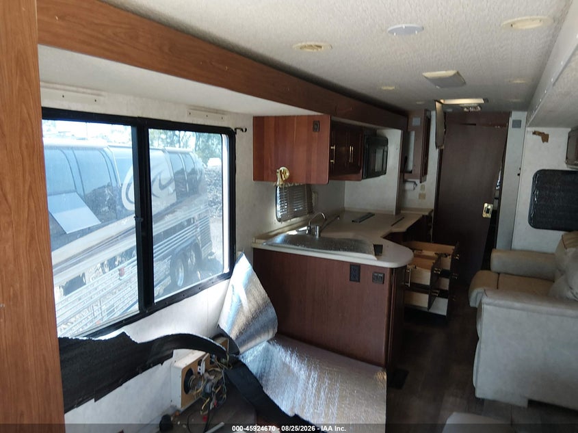 2004 FREIGHTLINER CHASSIS auction photo 8