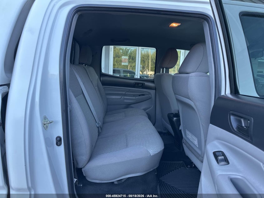 2015 TOYOTA TACOMA auction photo 8