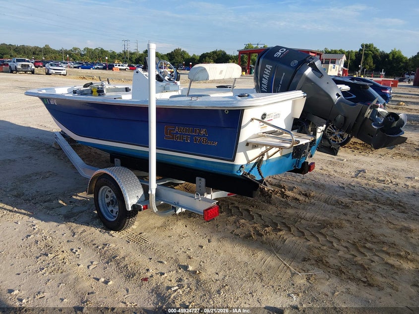 2010 CAROLINA SKIFF 17' auction photo 3