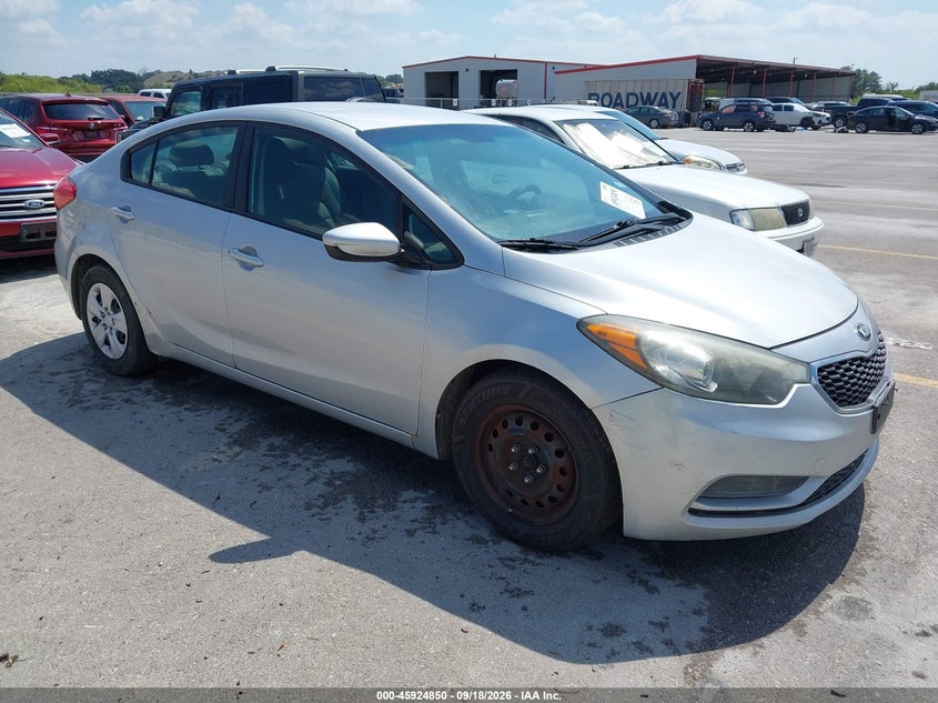 Vin: knafk4a60f5401751, lot: 46423938, kia forte lx 2015 img_1