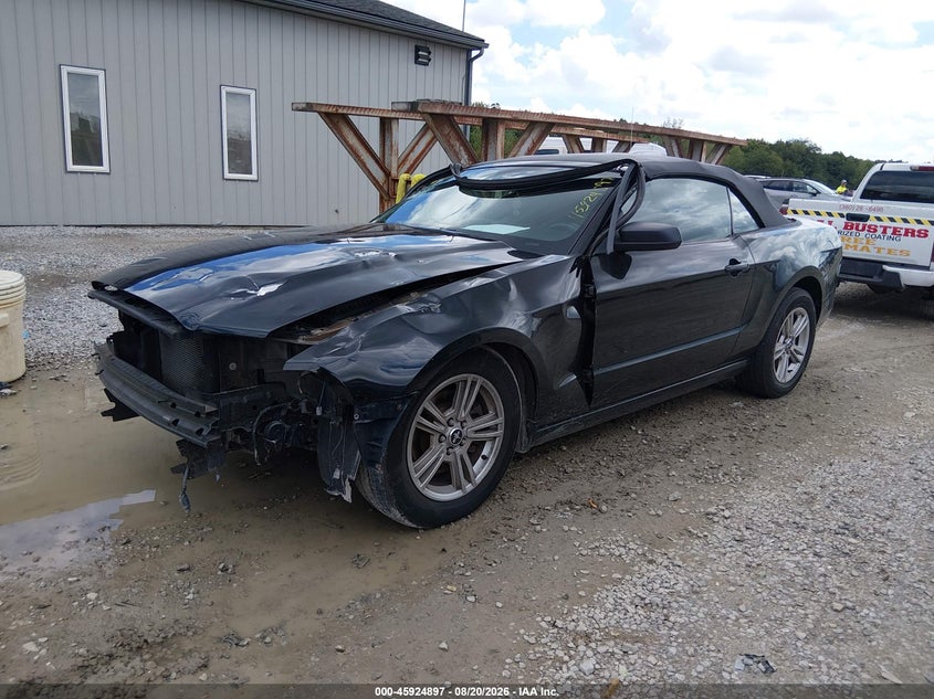 2013 FORD MUSTANG auction photo 2