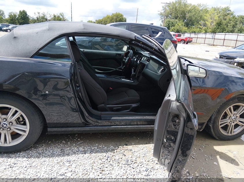 2013 FORD MUSTANG auction photo 5