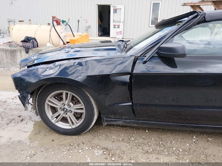2013 FORD MUSTANG auction photo 6