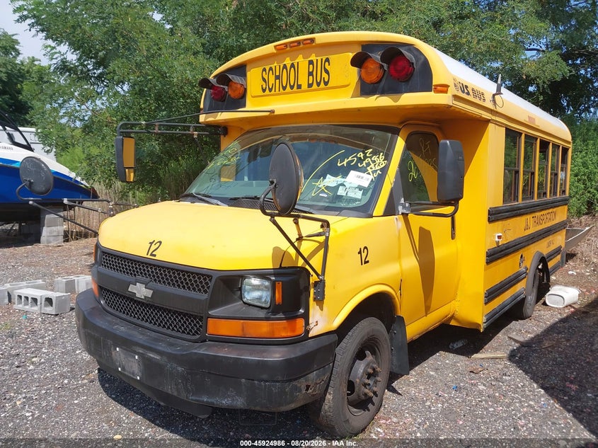 2005 CHEVROLET EXPRESS CUTAWAY auction photo 2