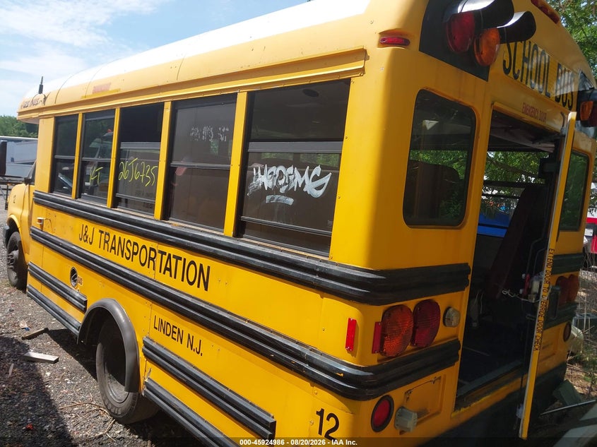2005 CHEVROLET EXPRESS CUTAWAY auction photo 3