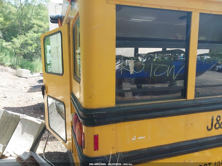 2005 CHEVROLET EXPRESS CUTAWAY auction photo 4