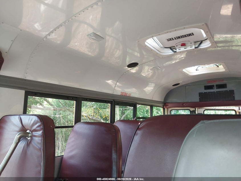 2005 CHEVROLET EXPRESS CUTAWAY auction photo 6