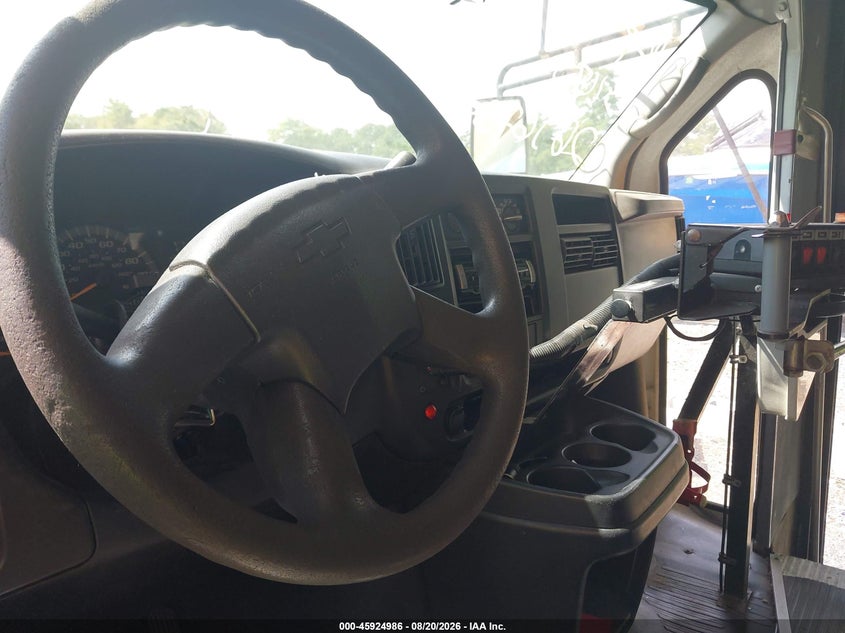 2005 CHEVROLET EXPRESS CUTAWAY auction photo 7