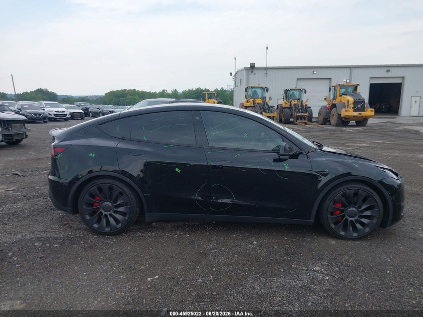 TESLA MODEL Y - zdjęcie 12