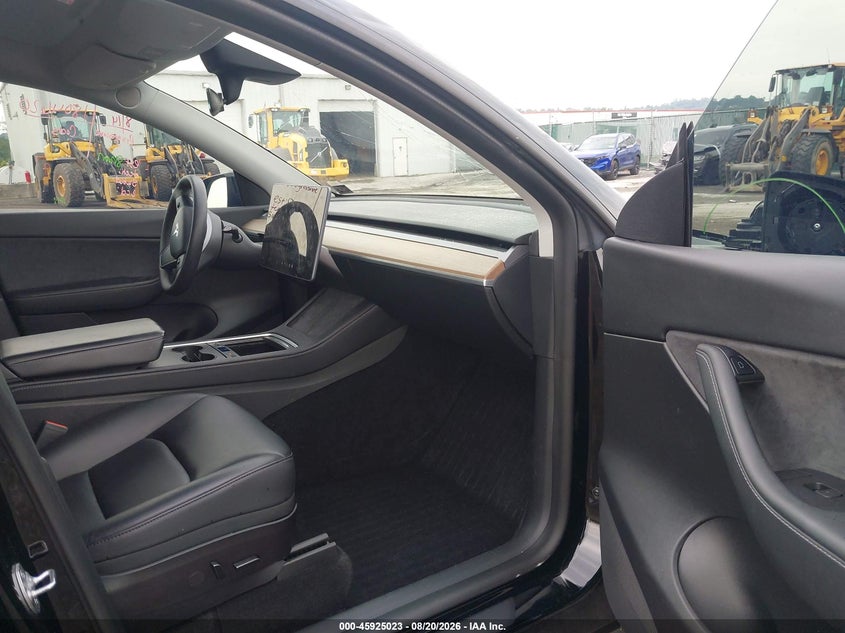TESLA MODEL Y - zdjęcie 5