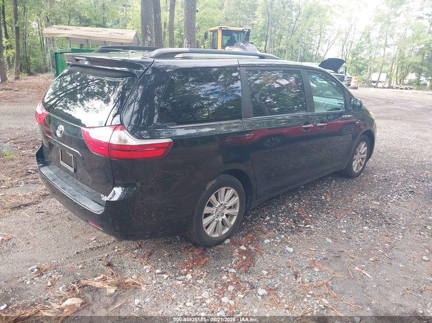2017 TOYOTA SIENNA auction photo 4
