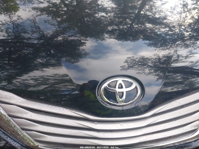 2017 TOYOTA SIENNA auction photo 6