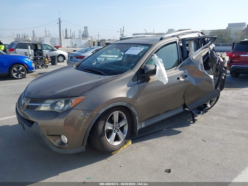 2015 Toyota RAV 4, Удар сзади, IAAI, VIN 2T3RFREV4FW267628 — фото 2