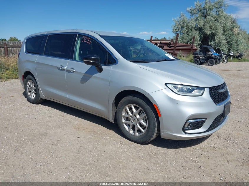 2024 CHRYSLER PACIFICA auction photo 1