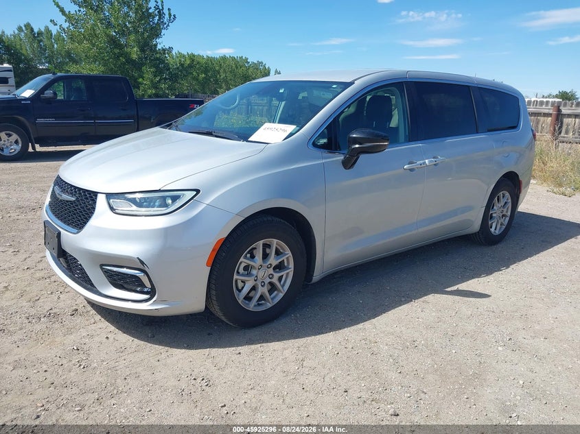 2024 CHRYSLER PACIFICA auction photo 2