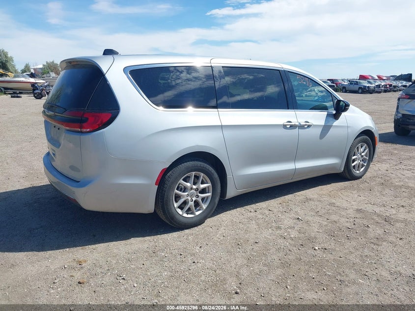 2024 CHRYSLER PACIFICA auction photo 4