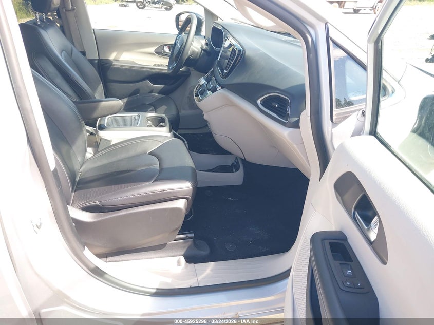 2024 CHRYSLER PACIFICA auction photo 5
