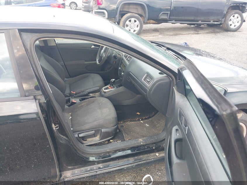 2011 VOLKSWAGEN JETTA auction photo 5