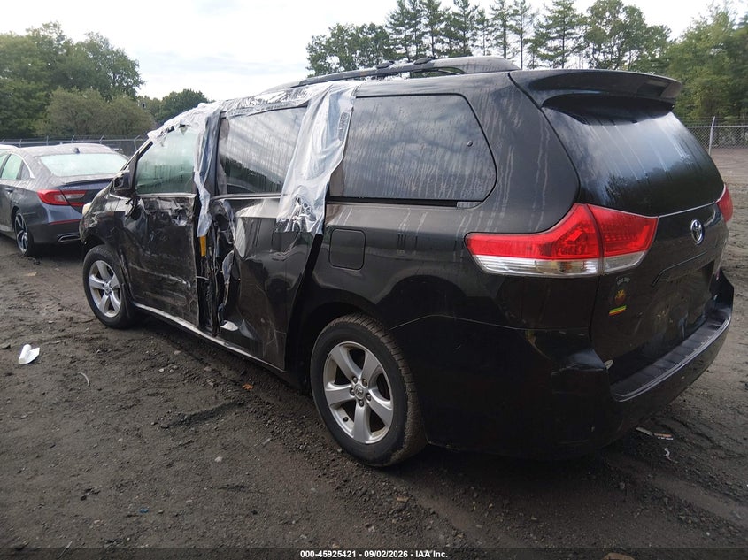 2013 TOYOTA SIENNA auction photo 3