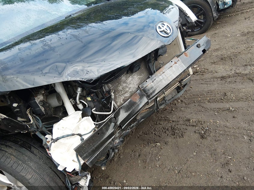 2013 TOYOTA SIENNA auction photo 6