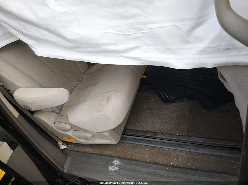 2013 TOYOTA SIENNA auction photo 8