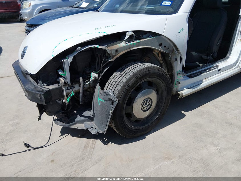 2015 VOLKSWAGEN BEETLE 1.8T · Фото 18