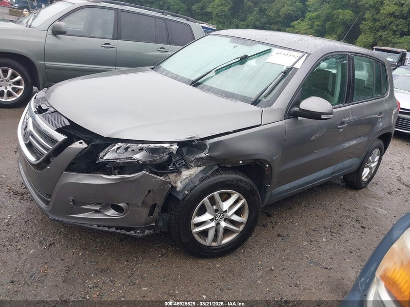 2011 VOLKSWAGEN TIGUAN auction photo 2