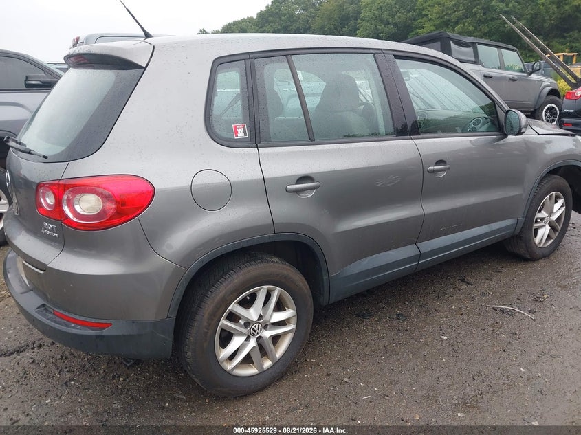 2011 VOLKSWAGEN TIGUAN auction photo 4